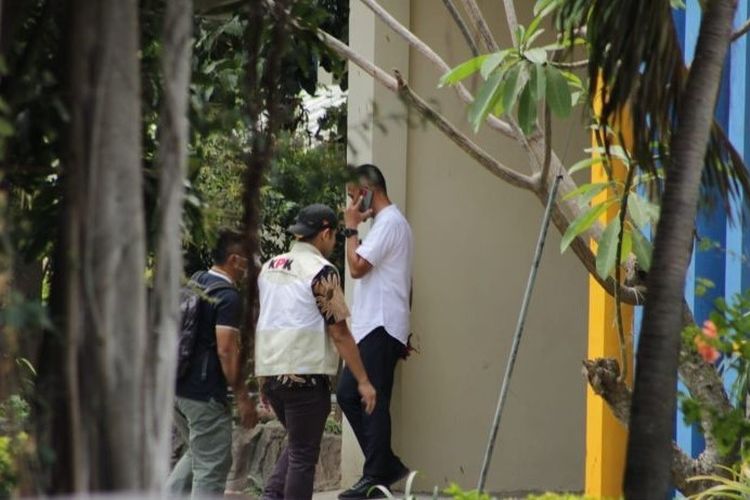 KPK Amankan Uang Tunai dan Logam Mulia dalam OTT Bupati Lampung Tengah