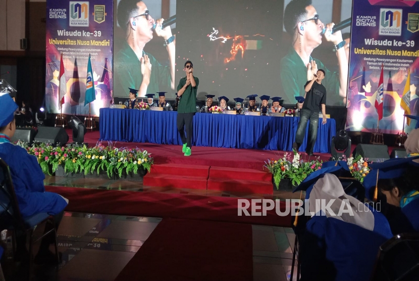 Lagu Timur Hiasi Wisuda UNM, Oncho Flash Ciptakan Kenangan Tak Terlupakan