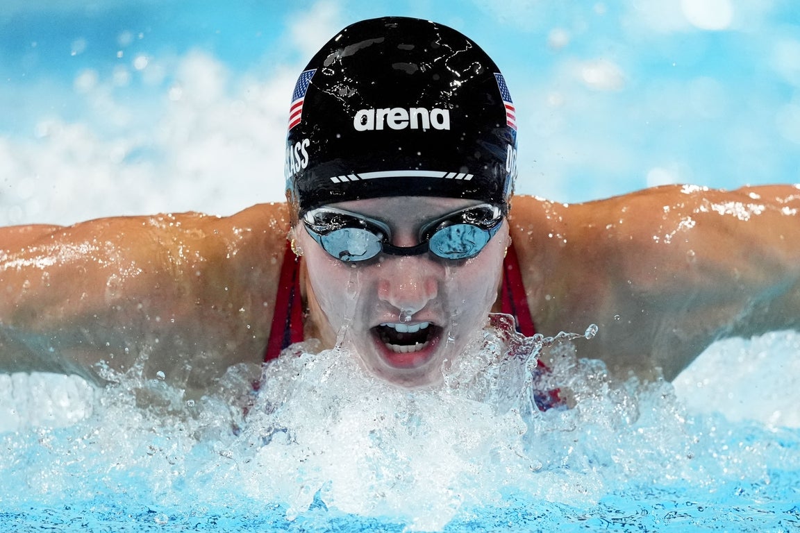 Fantastic photos highlight US swimmer Kate Douglass dominating the ...