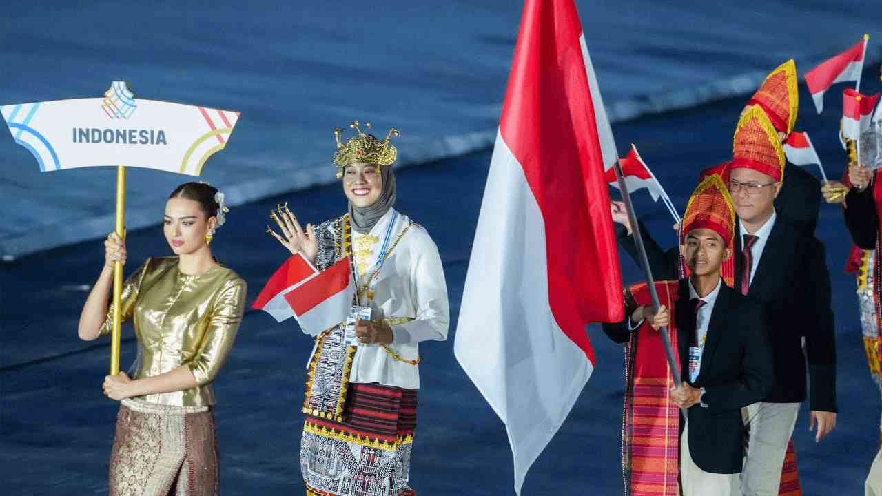 Budaya Lampung Menggema di Panggung Dunia: Momen Bangga di Pembukaan SEA Games 2025