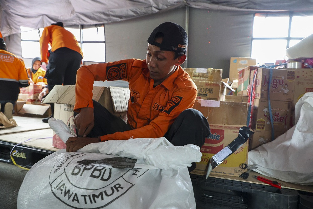 Pemkot Surabaya Salurkan Bantuan Logistik Tahap Ketiga untuk Korban Bencana Sumatra