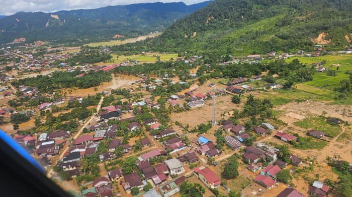Banyak kecamatan di Tapteng masih gelap, warga kesulitan air dan sembako mahal