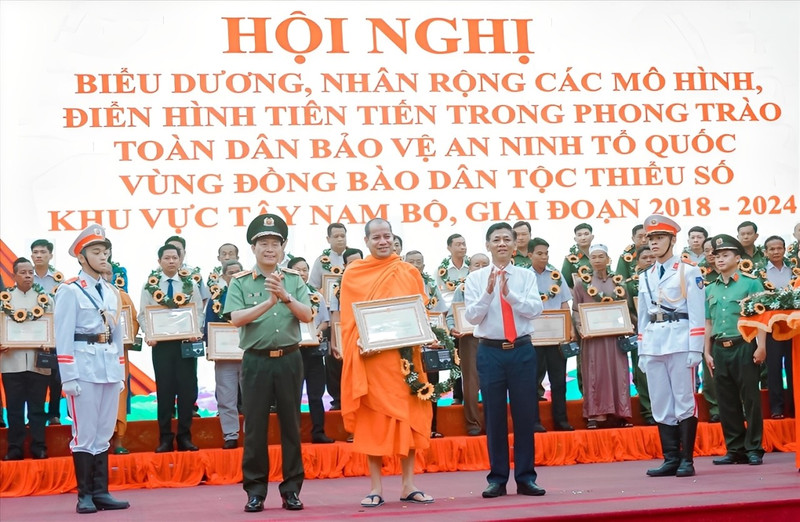 Những người 'thắp sáng phum sóc': Hành trình lặng lẽ của những người có uy tín ở An Giang