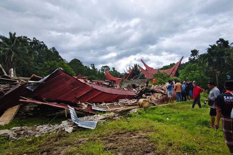 Tongkonan Tua di Toraja Dirusak: Kritik Proses dan Penghinaan Budaya
