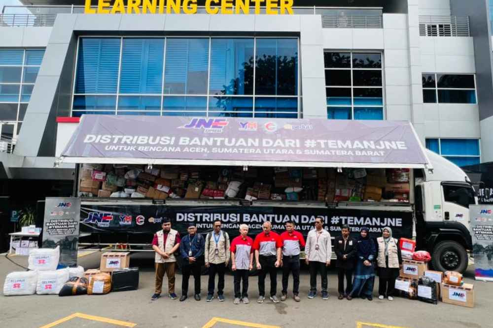 JNE Salurkan 500 Ton Bantuan untuk Korban Bencana Sumatera
