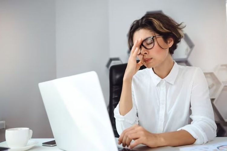 Tanda tubuh kelelahan, seperti nyeri otot yang berkepanjangan