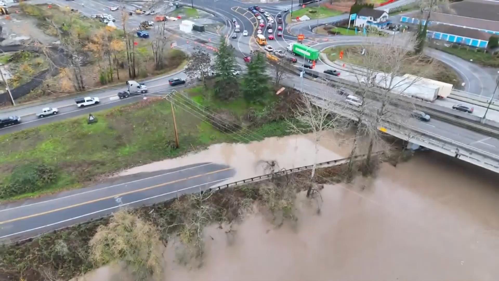 Record flooding threatens Washington as more heavy rain pounds the ...