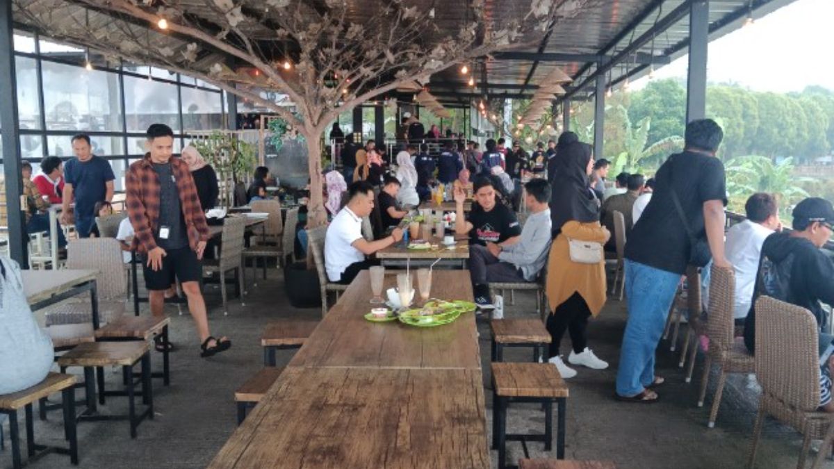 Santana Resto: Santapan Rumah dengan Pemandangan Ciremai yang Menenangkan
