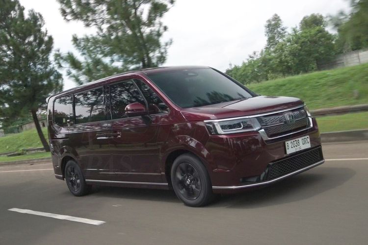 Perbandingan MPV Hybrid: Honda Step WGN vs Nissan Serena e-Power