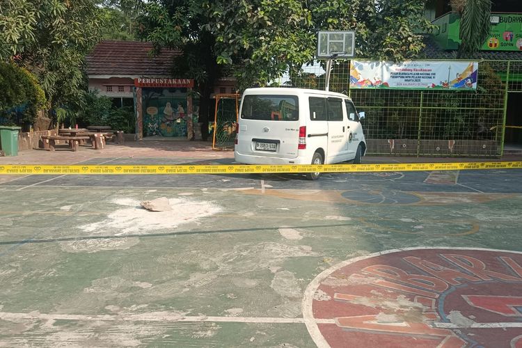 Mobil Tabrak Siswa SD Negeri Cilincing, Lapangan Dibuat Garis Polisi