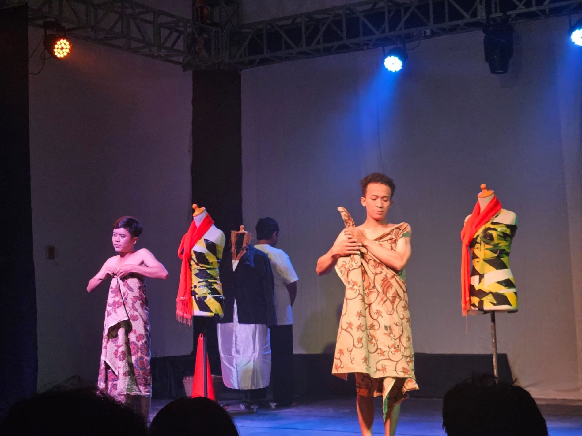 Egol Ngger: Performativitas, Stigma, dan Politik Tubuh Lengger Lanang di BUDAmFEST 2025