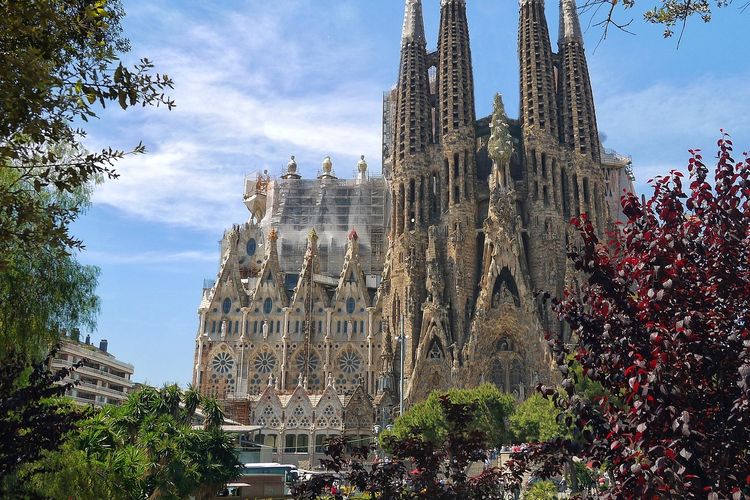Mengungkap Gereja Ikonik Barcelona yang Terbentuk Selama 140 Tahun