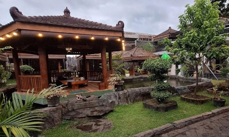 Cari Tempat Makan Dekat Stasiun Bangsal Sari? Ini 10 Rekomendasi Terbaik!