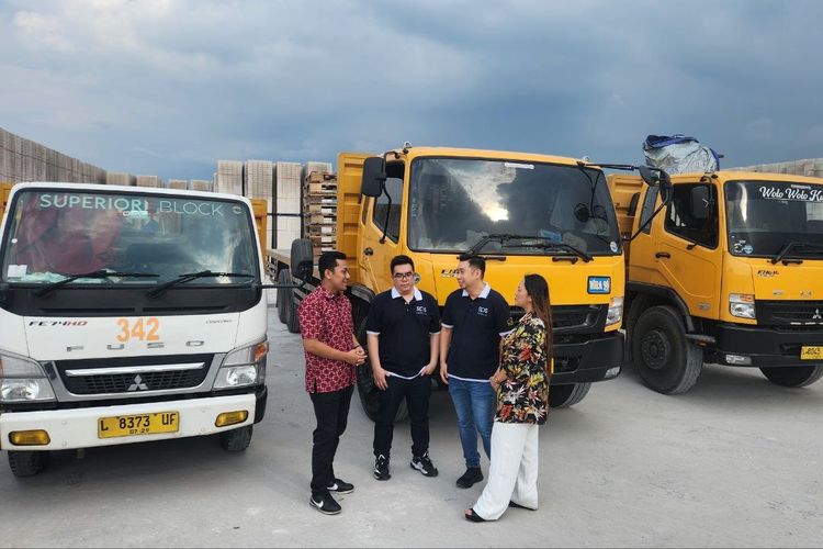 Mitsubishi Fuso Bantu Distribusi Bahan Bangunan di Lamongan