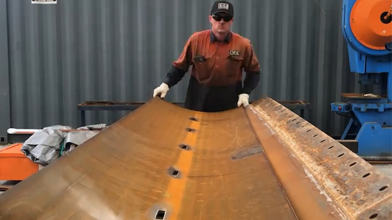 Fitting a new blade skin on a compactor