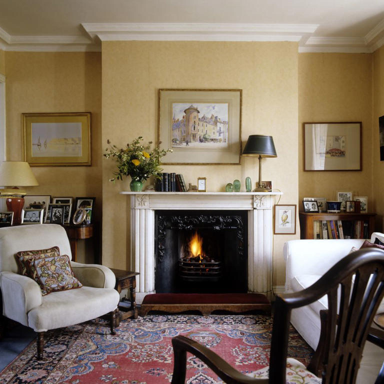 Designers share 7 budget-friendly living room changes that can make it ...