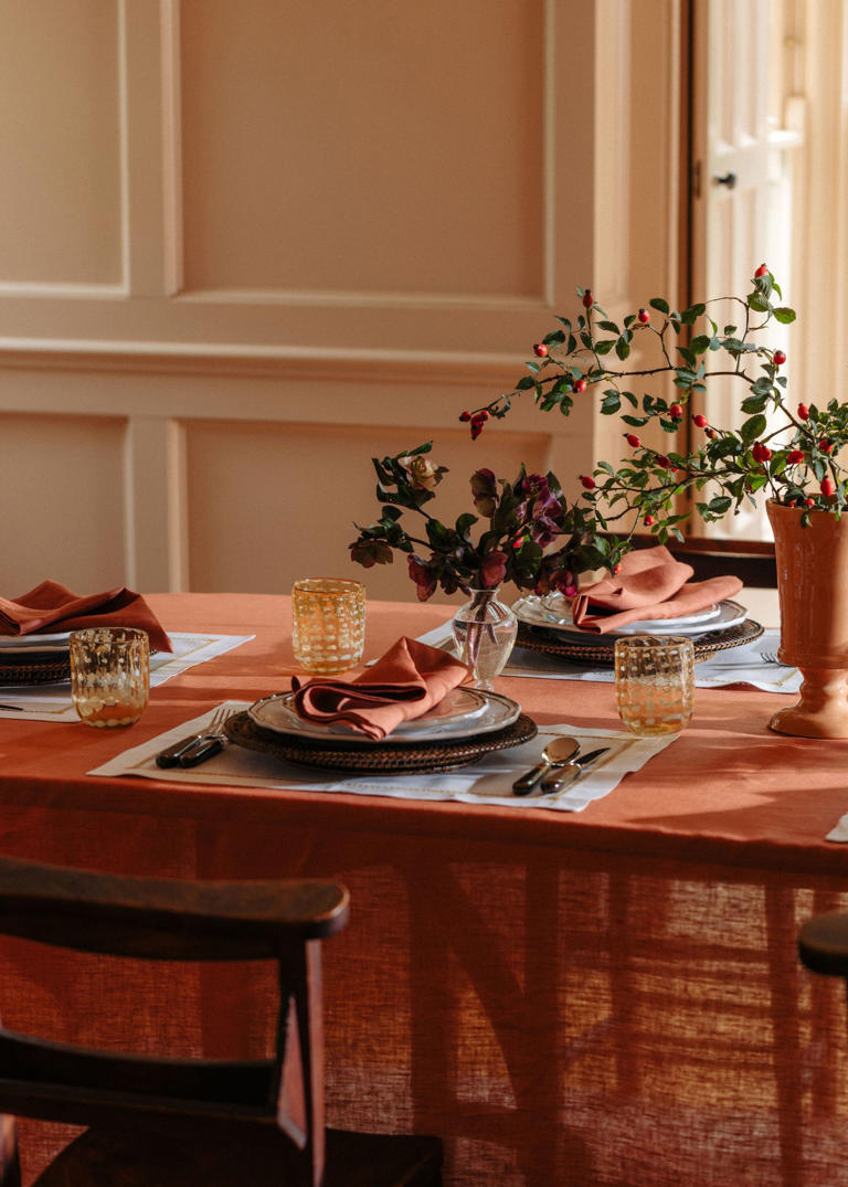Tablecloth or no tablecloth? Stylists settle the debate once and for ...