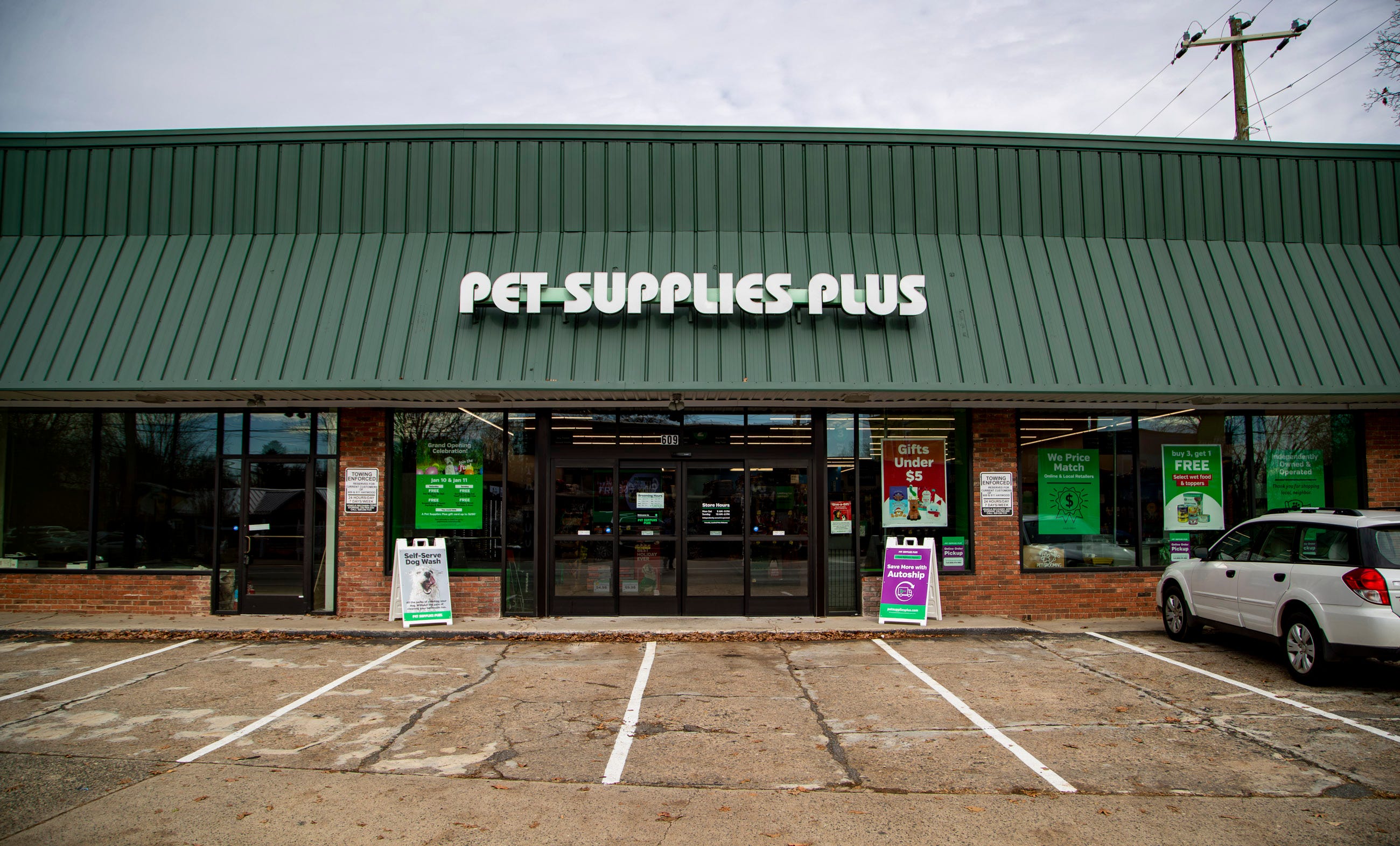 Answer man: Is 'West Asheville Roller Rink' building now a pet store?