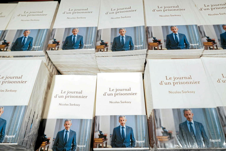 Sarkozy, star des préventes : son « Journal d’un prisonnier » devance Astérix
