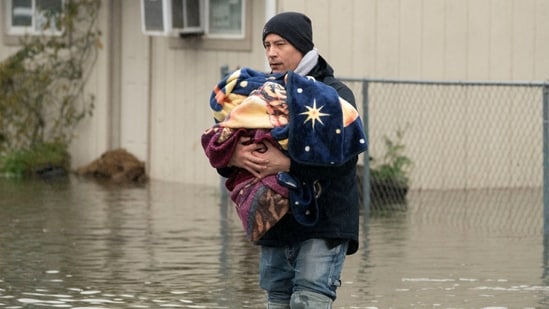 Pacific Northwest flooding: Atmospheric river overwhelms multiple ...