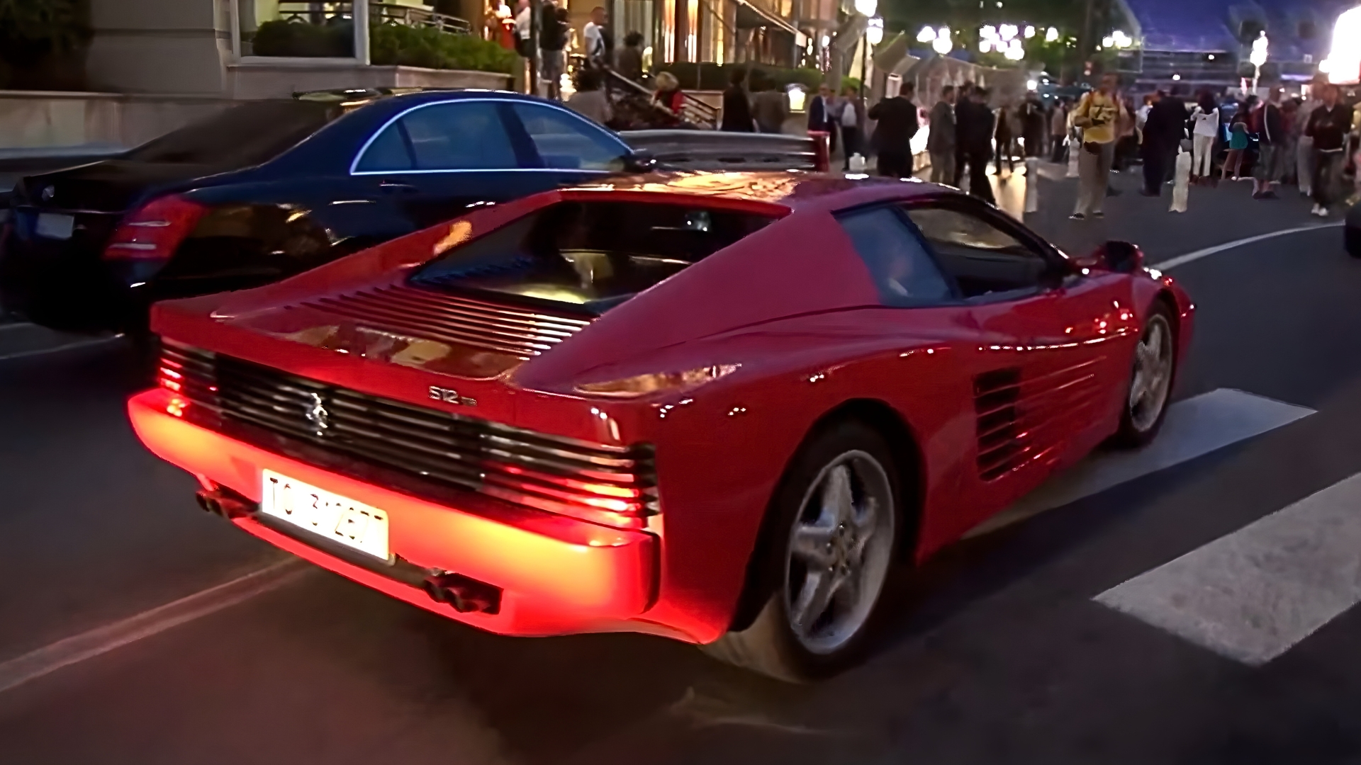 Engine revs of the legendary Testarossa coupe