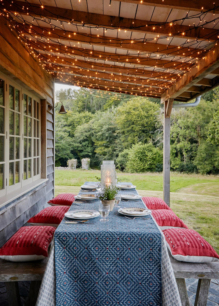 Tablecloth or no tablecloth? Stylists settle the debate once and for ...