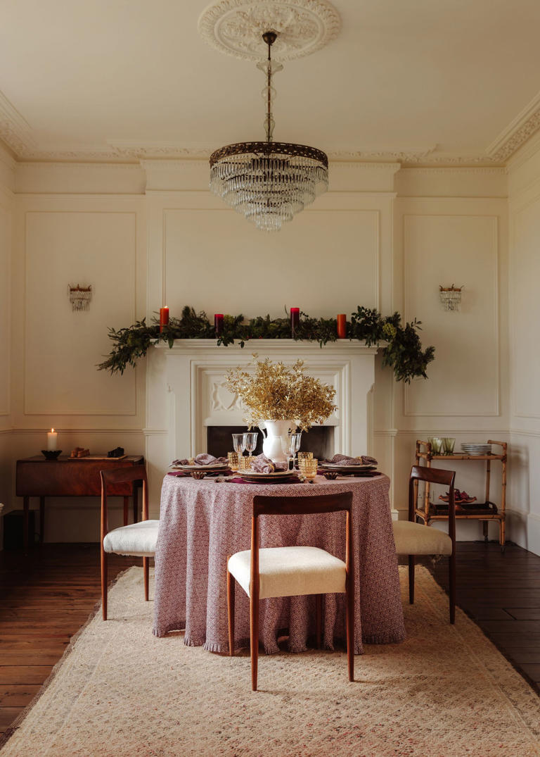 Tablecloth or no tablecloth? Stylists settle the debate once and for ...