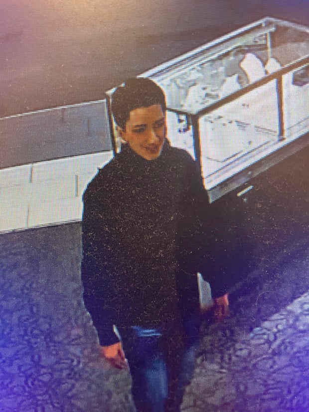 Police search for suspects who stole $10K gold chain from Colorado ...