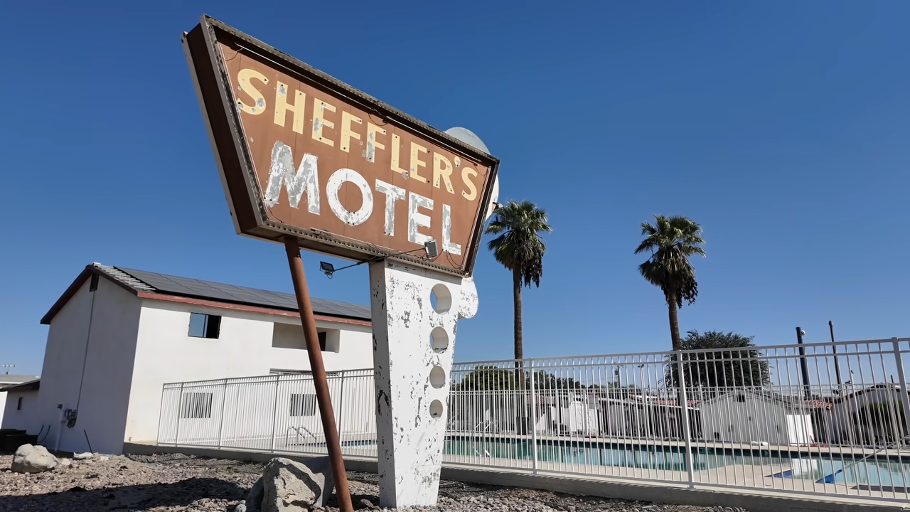 This Arizona town was once known for free hot air and a 247-mile golf ...