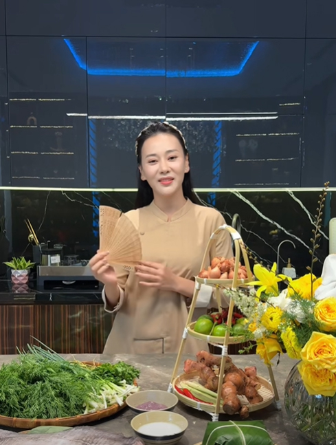 Vlog nấu ăn mới của Phương Oanh được chú ý