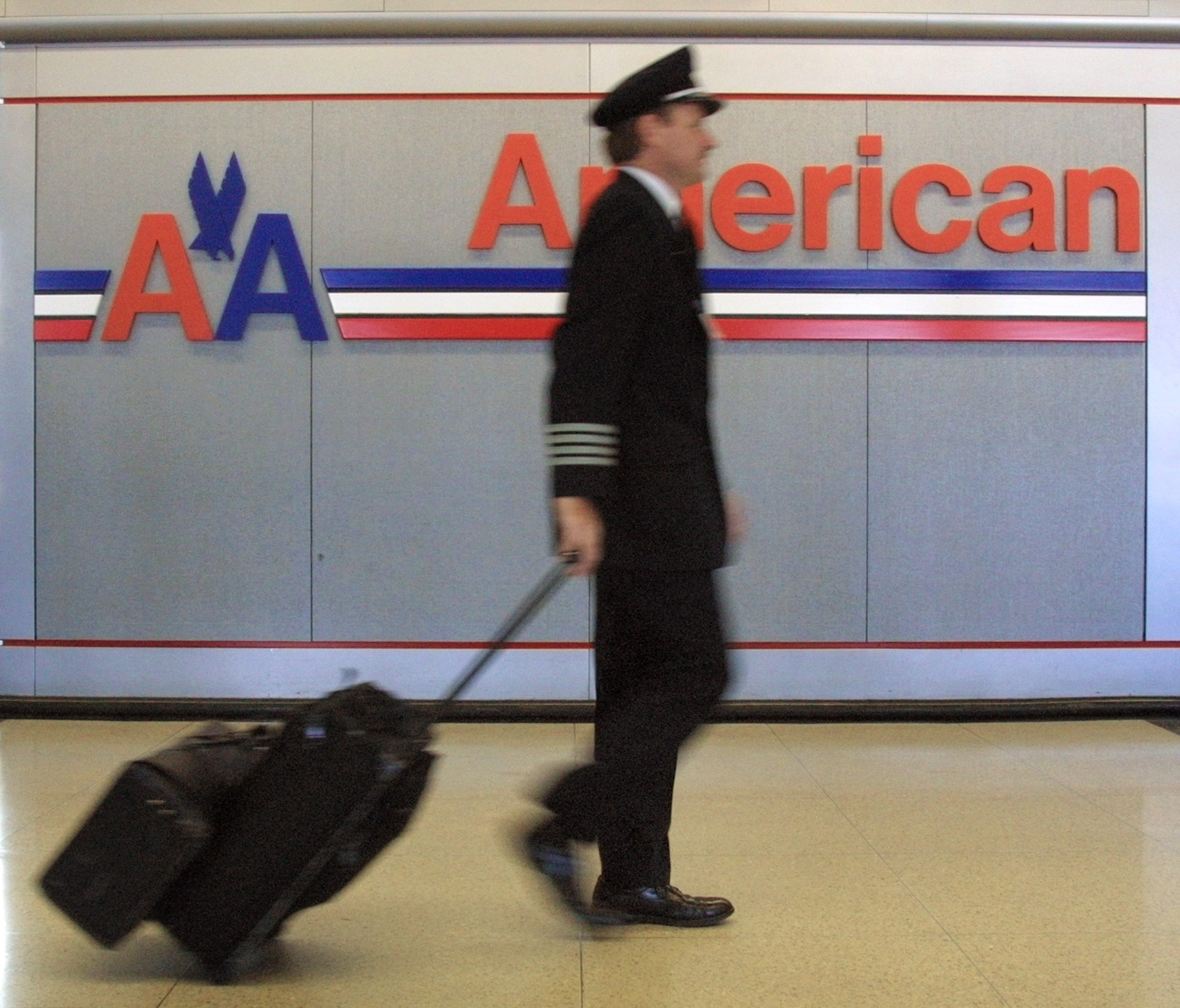 Former student pilots sue American Airlines over discrimination claims ...