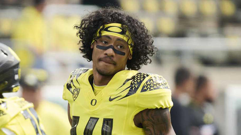 Oregon Ducks lose receiver to transfer portal amid injury updates