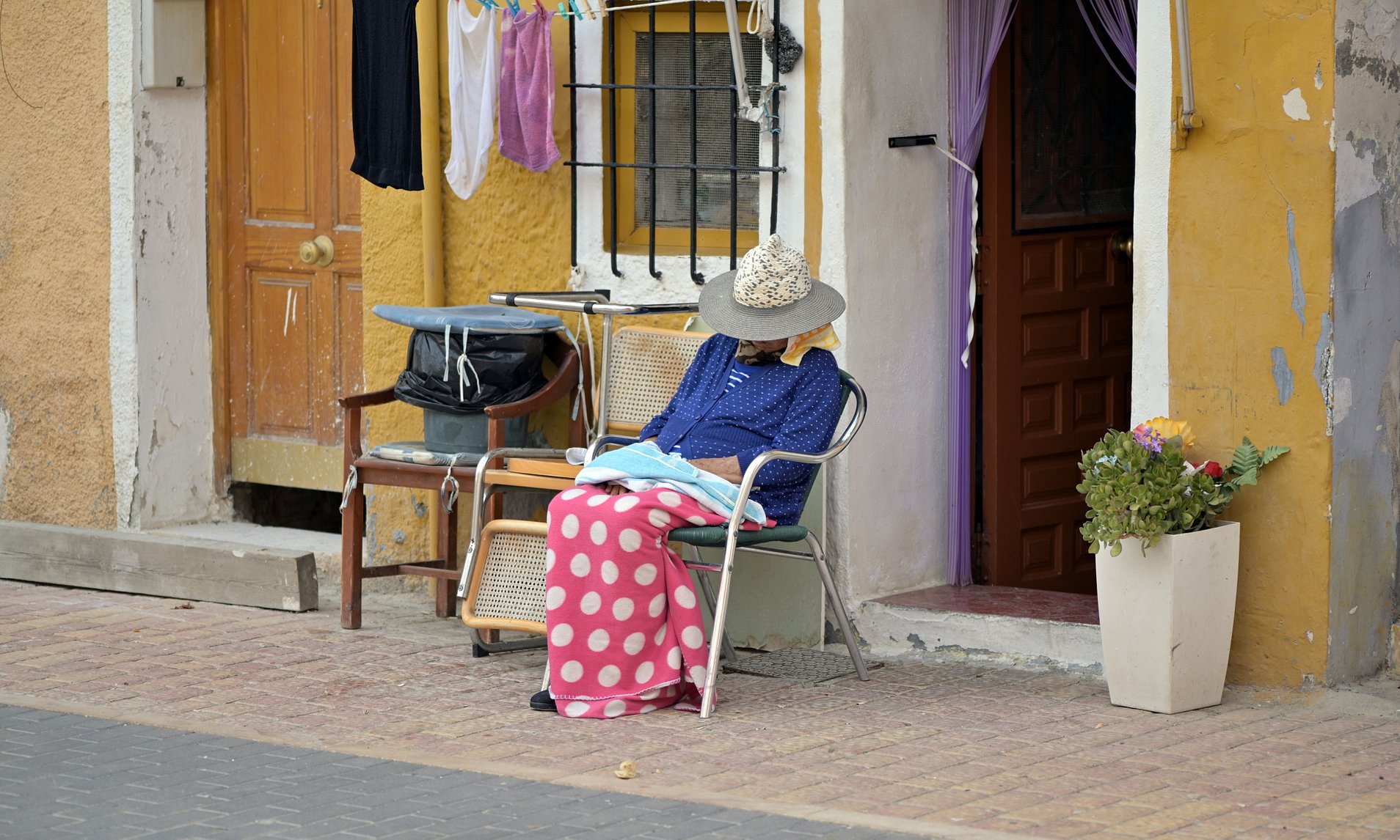 The biggest culture shocks for Brits living abroad - from Thai rain to ...