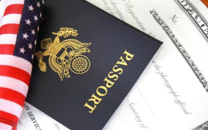 Trump impulsa plan para quitar la ciudadanía a más personas naturalizadas: NYT