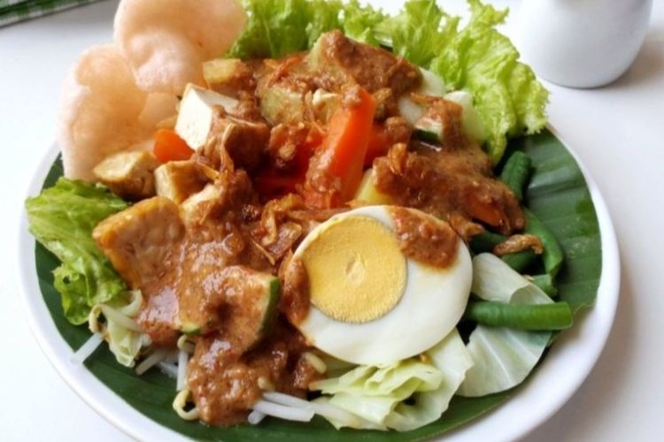 Tiga gado-gado lezat dengan rasa juara di Surabaya, sudah berjualan lebih dari 50 tahun!