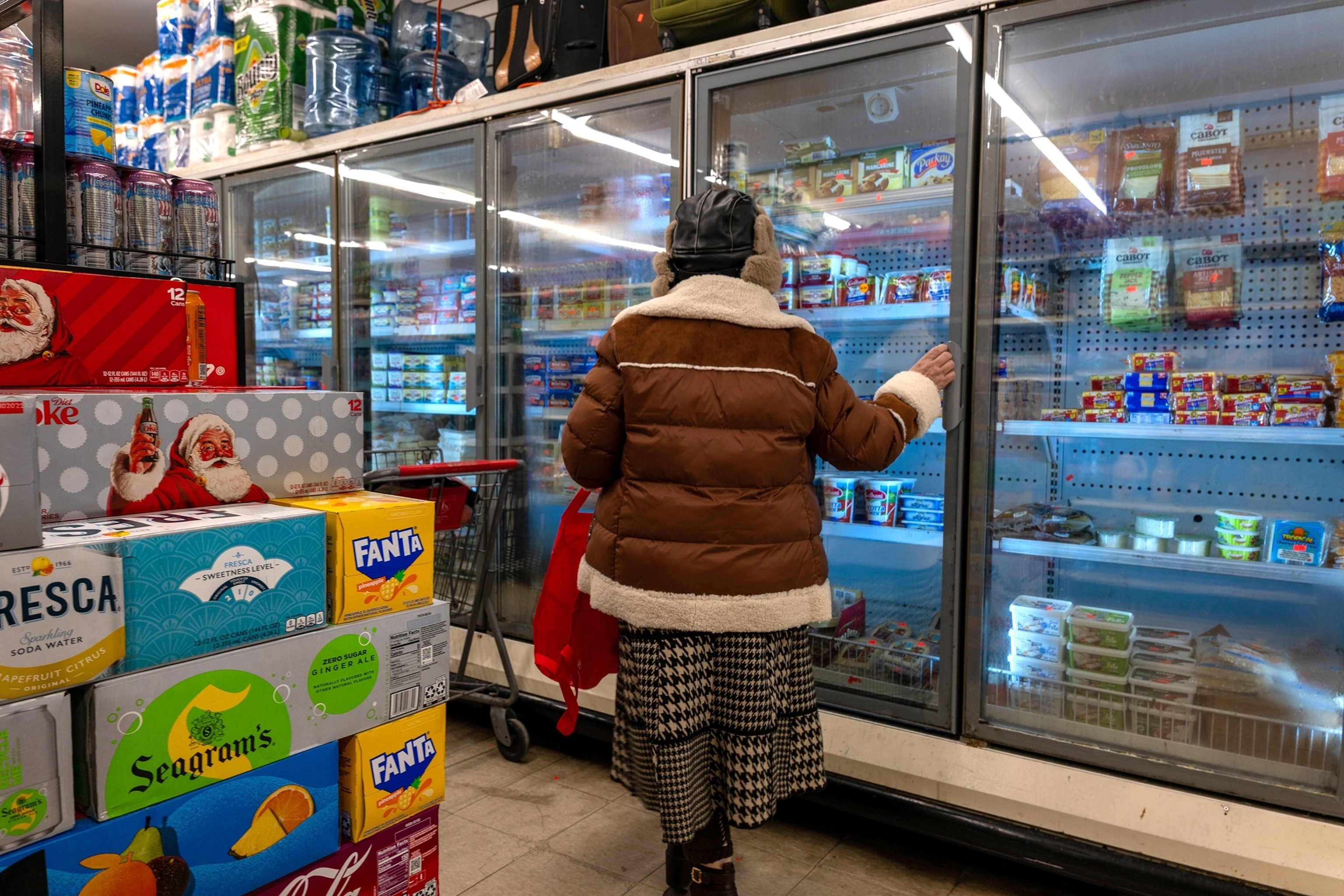 Inflation drops to lowest level in months, defying expectations of uptick<br>