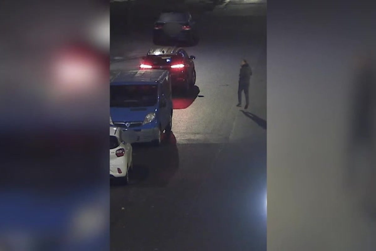 Hitman leaves after shooting man outside pub on Hogmanay