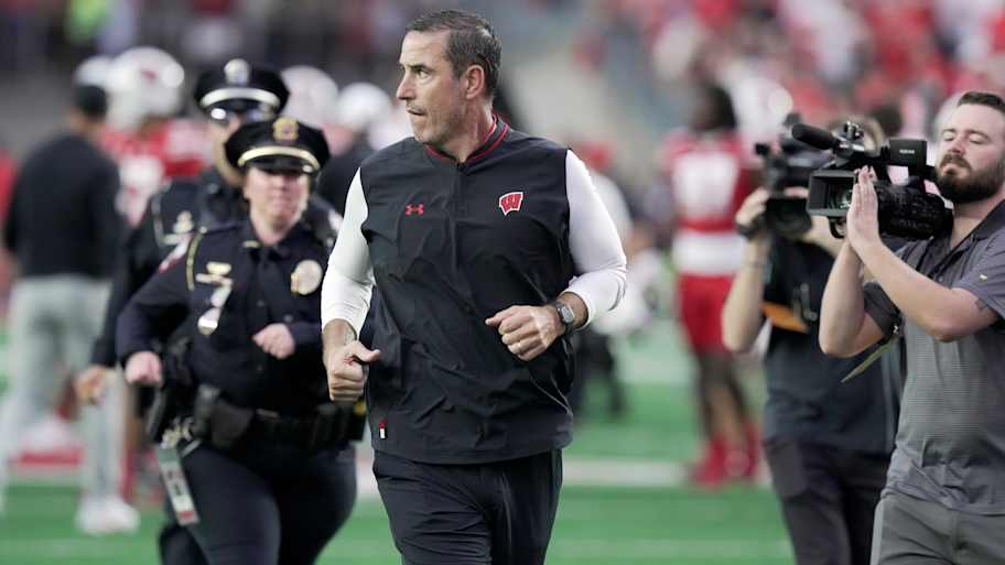 Wisconsin offers 5-star 2027 OL: 'It's an honor to be invited to O-Line U'