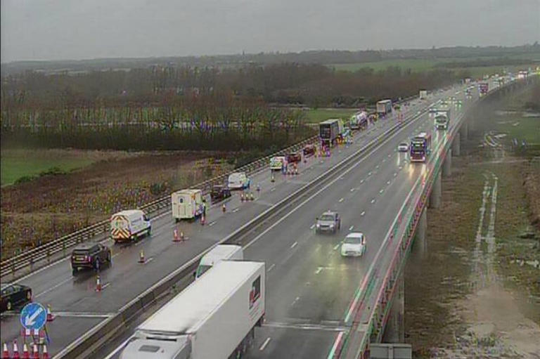Severe delays on major Cambridgeshire A-road as two lanes closed