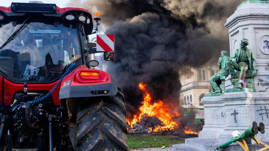 Gran protesta de los agricultores europeos contra el acuerdo de la UE ...