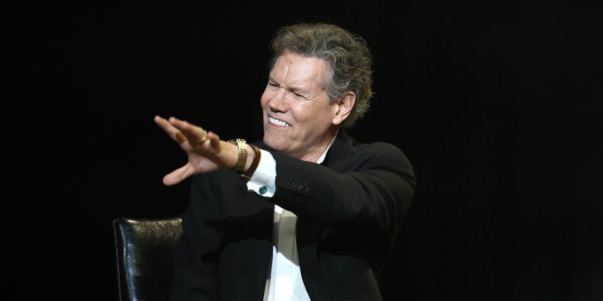 Fans call Randy Travis a legend after surprise rodeo appearance
