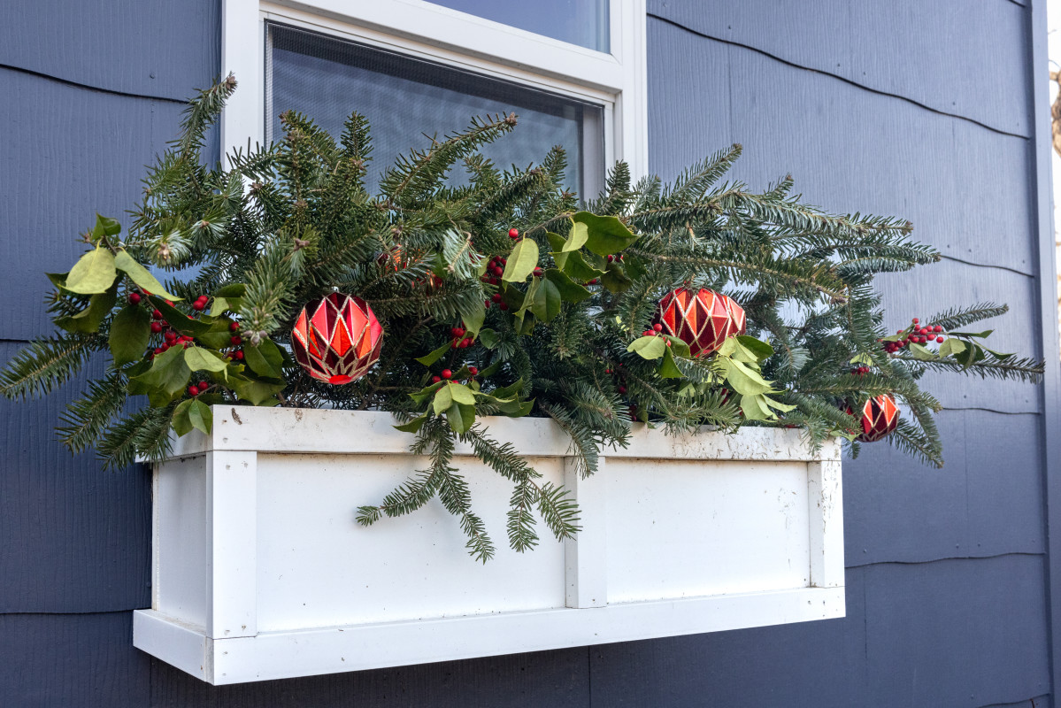 15 winter window box ideas: Liven up your home exterior during the ...