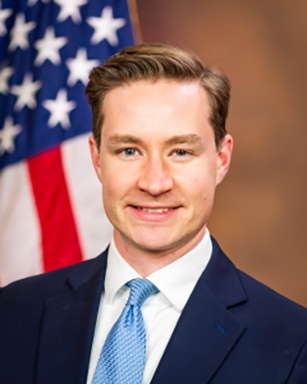 Fiscal General Adjunto T. Elliot Gaiser. (Oficina de Asesoría Jurídica, Departamento de Justicia de EE. UU.)