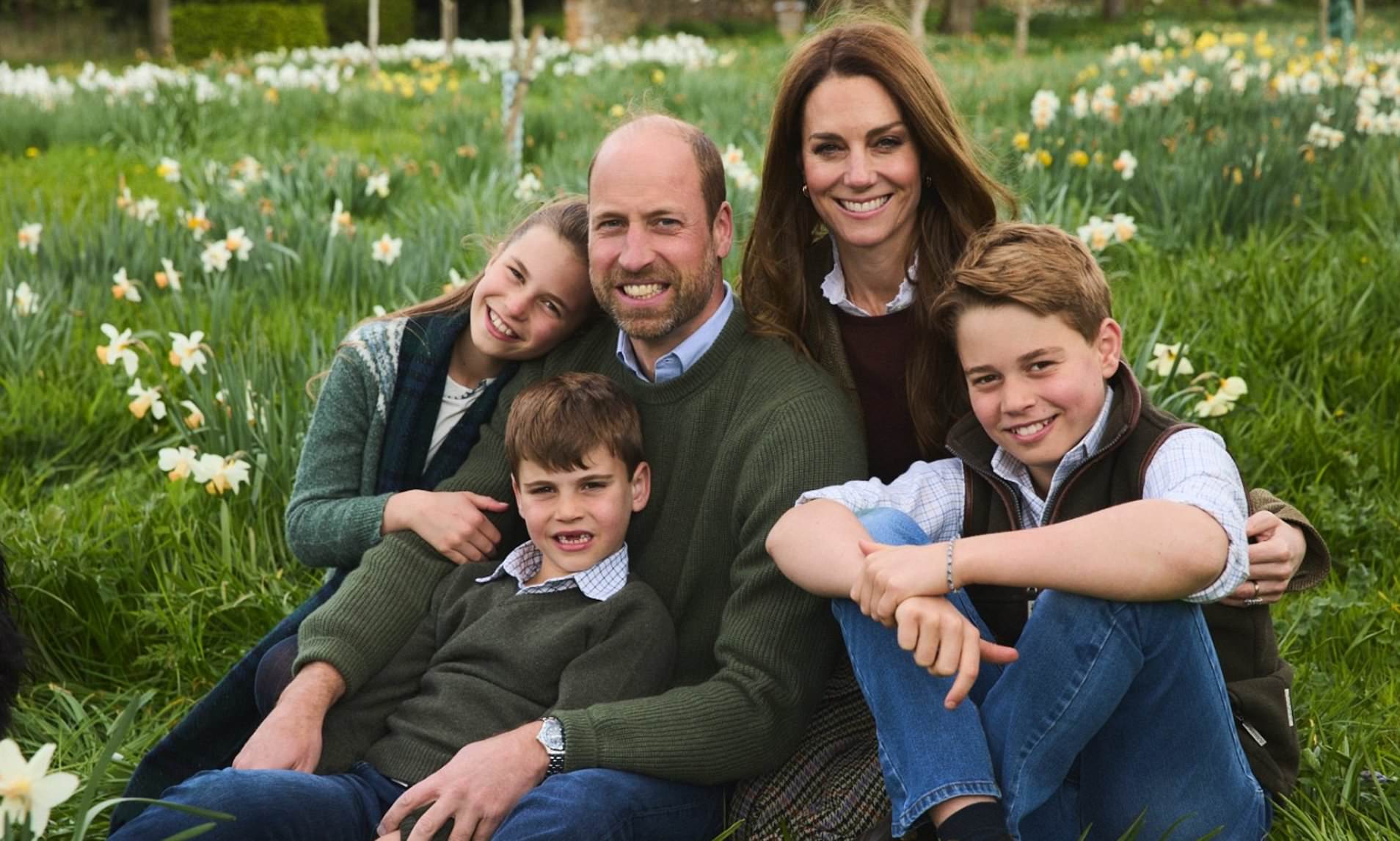 Kate and William's festive card doesn't look jolly but now a fashion