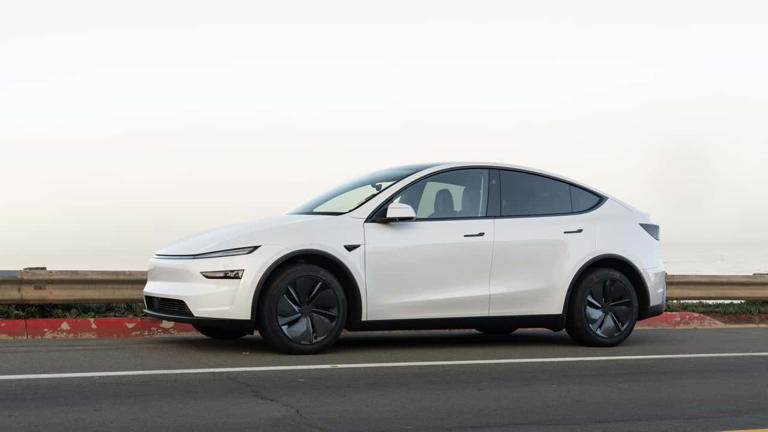 2026 Tesla Model Y: Premium RWD