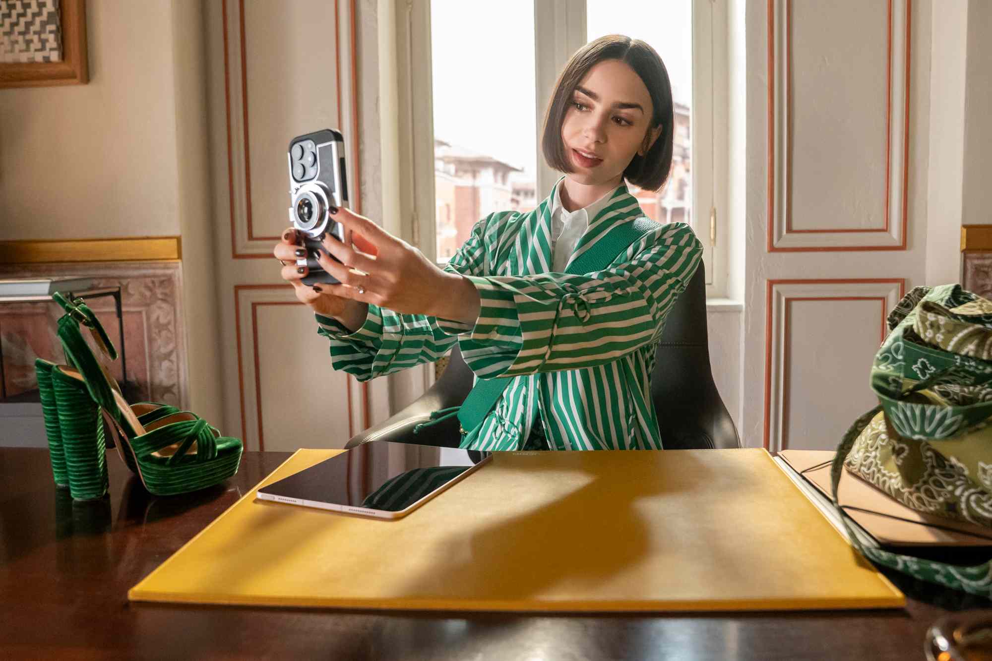 Emily in Paris is back and so are Emily Cooper's chic beauty looks ...