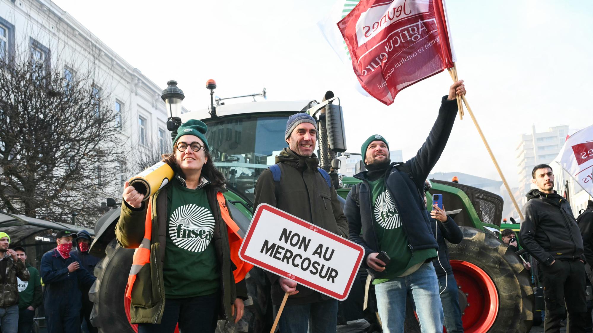 Les agriculteurs relancent leur mobilisation dès ce lundi malgré la ...