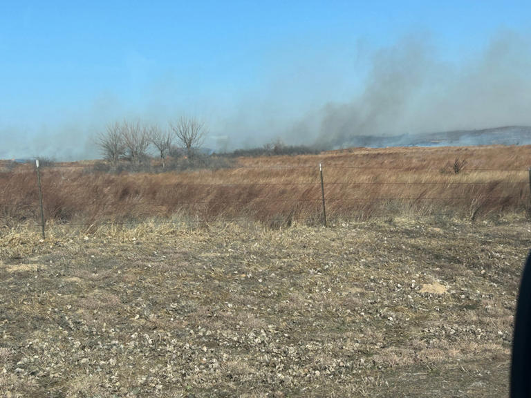 Live blog: Evacuation order lifted after wildfire burns hundreds of ...