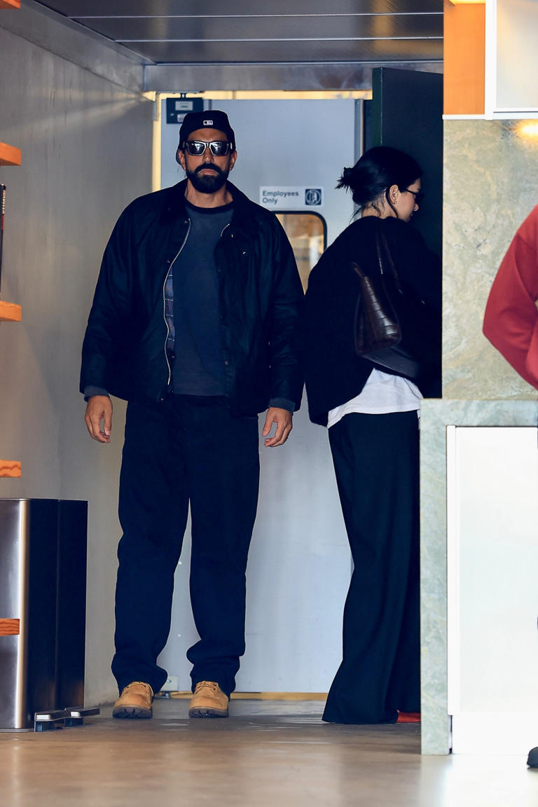 KENDALL JENNER 30 STEPS OUT WITH PERFUME MOGUL BEN GORHAM 48 visual data 5