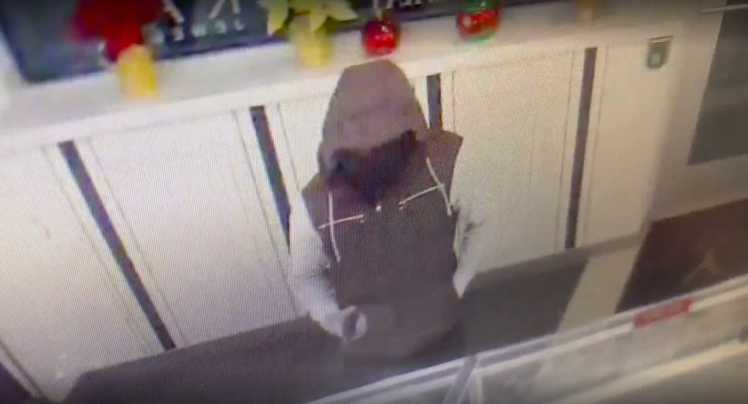 Watch: Columbia police working to identify suspect in Kay Jewelers ...